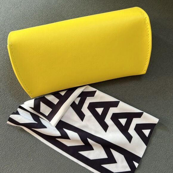 Marc Jacobs Vibrant Yellow Sunglasses Case with Geometric Cleaning cloth - Picture 6 of 11